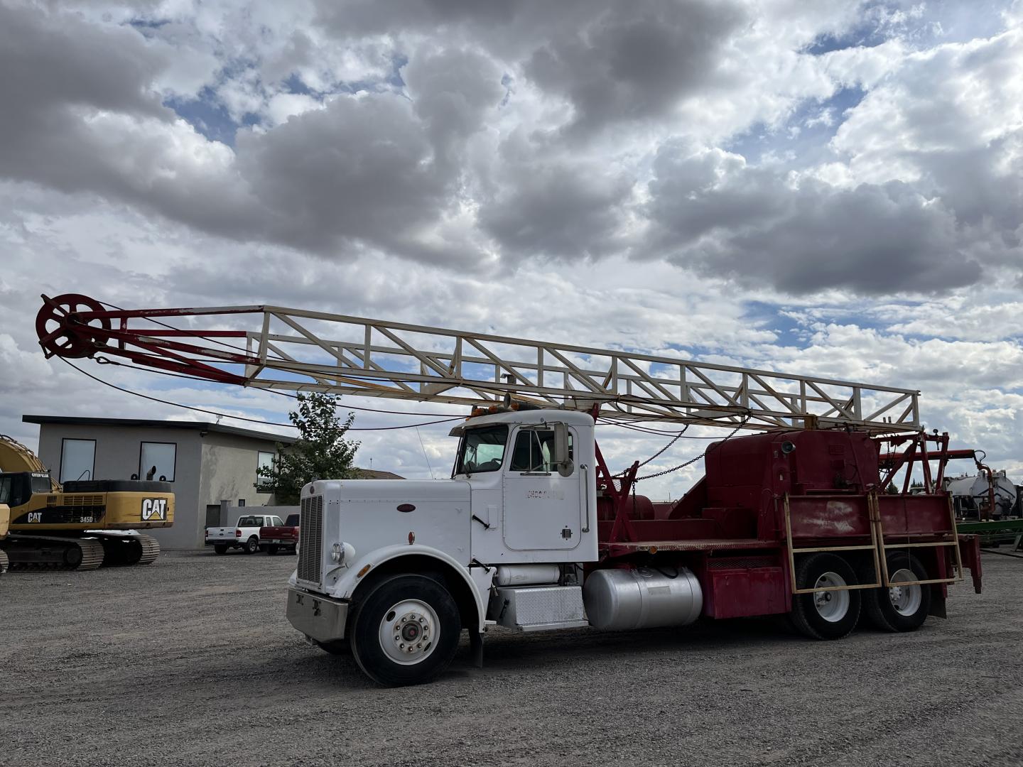 CAMION CON GRUA  J&S S-45 PARA EXTRACCION DE BOMBAS DE AGUA